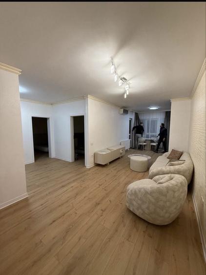 Apartament cu 3 camere decomandat în Spitalul Județean