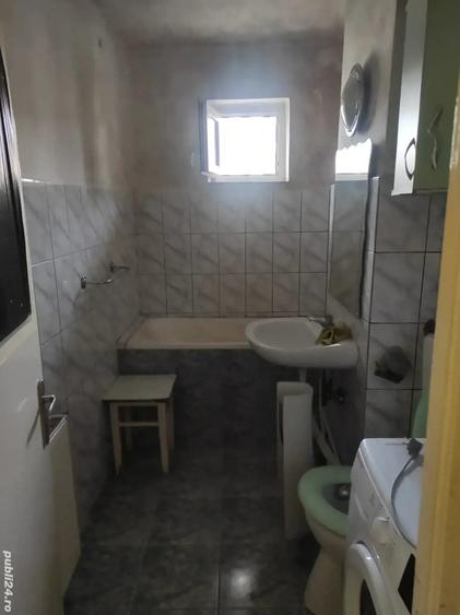 Apartament cu 4 camere semidecomandat în Central