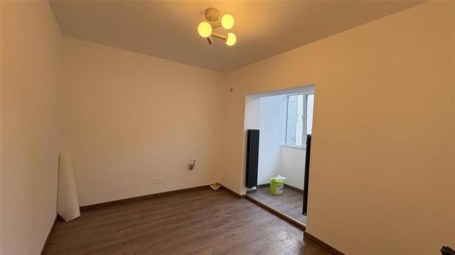 Inchiriere apartament ideal birou 3 camere decomandate renovat in Centru- zona R - 4