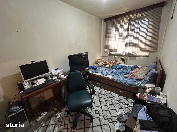 Apartament cu 3 camere semidecomandat în Podgoria