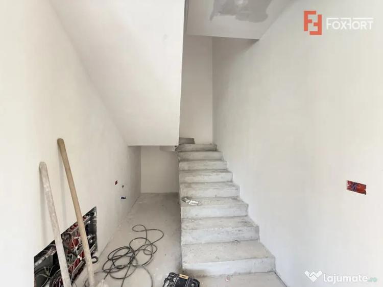Casă cu 5 camere cu Teren 348 Mp în Săcălaz