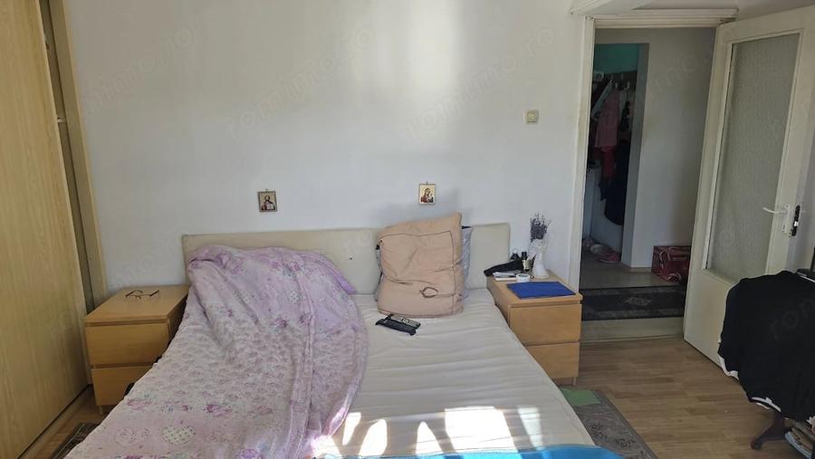 Garsonieră decomandată în Decebal