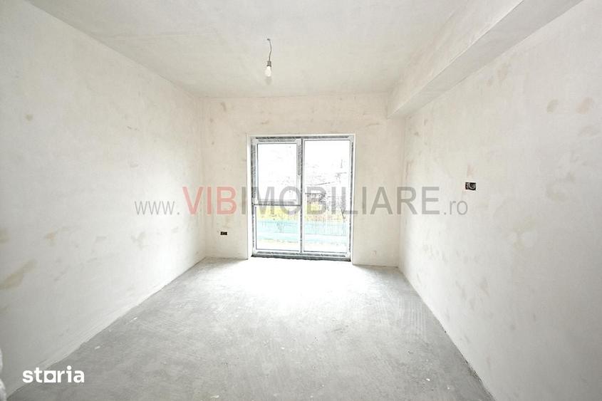 Casă cu 4 camere semidecomandat cu Teren 240 Mp în Central