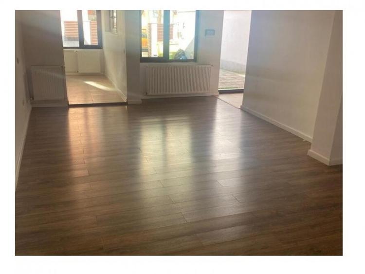Casă cu 5 camere cu Teren 200 Mp în Obor