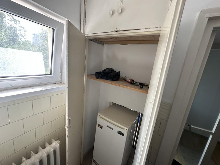 Apartament cu 2 camere semidecomandat, mobilat în Berceni