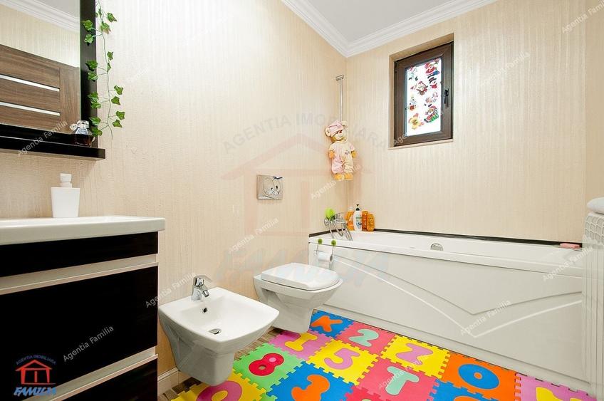 Casă individuală cu 3 camere cu Canalizare în Central