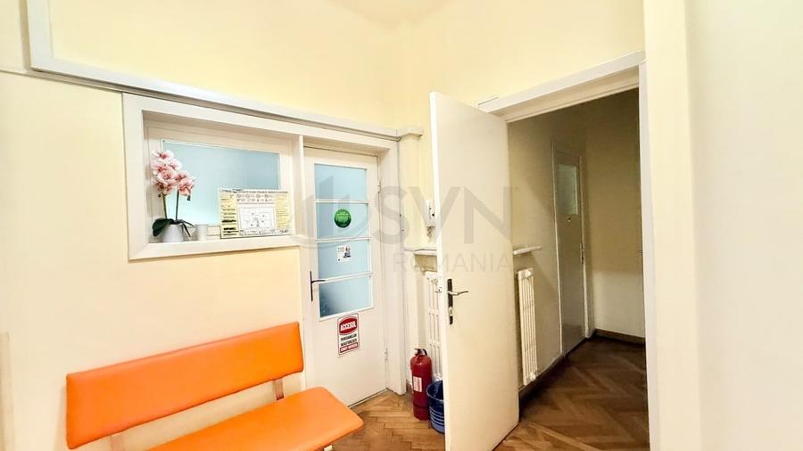 Casă individuală cu 14 camere în Capitale