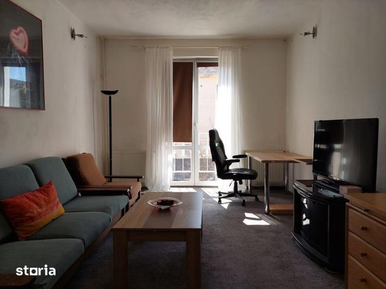 Apartament cu 3 camere semidecomandat în Central