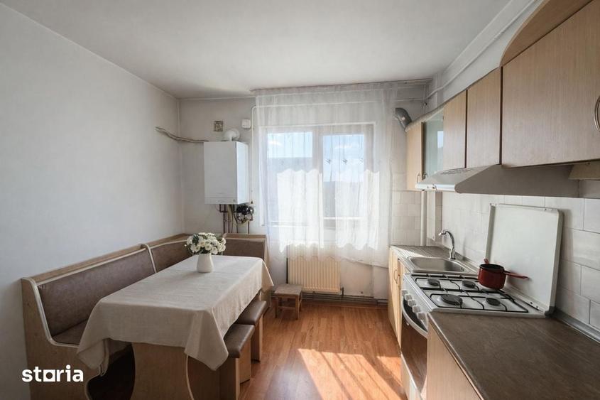 Apartament cu 3 camere decomandat în Tătărași