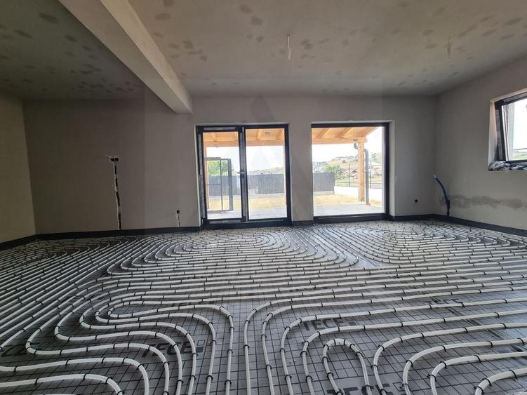 Duplex cu 3 camere cu Canalizare în Șura Mare