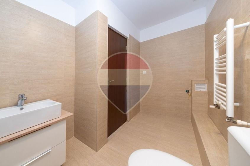 Apartament cu 3 camere semidecomandat în Sânpetru