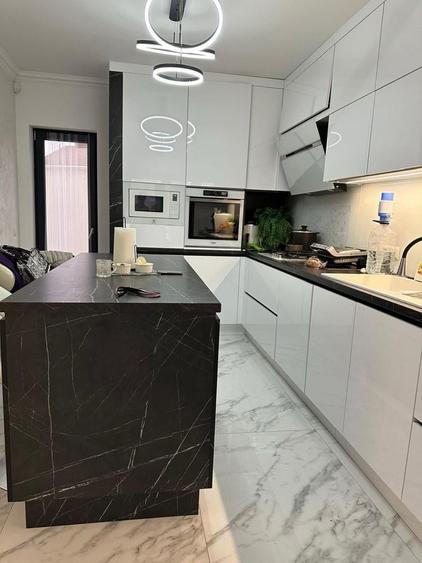 Casă cu 4 camere în Central