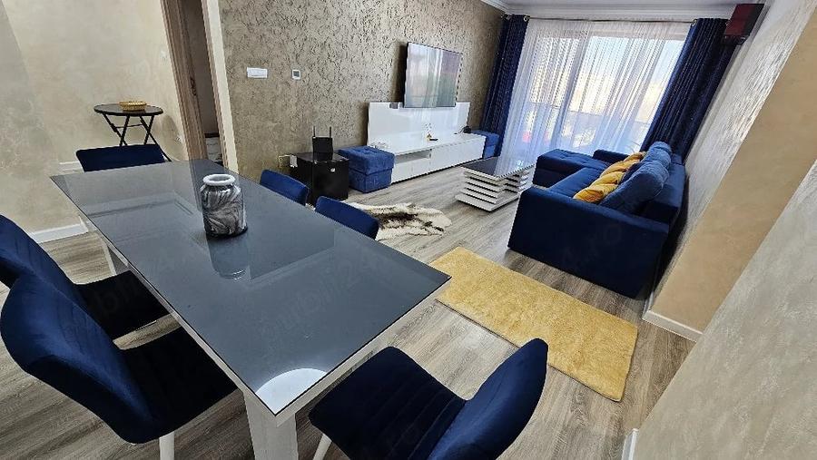 Apartament cu 3 camere decomandat în Central
