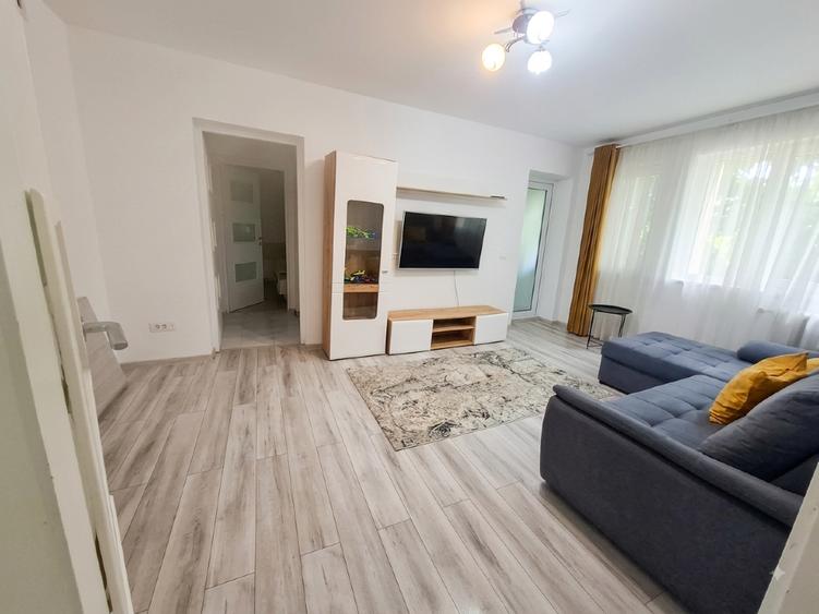 Apartament cu 2 camere semidecomandat, mobilat în Titan