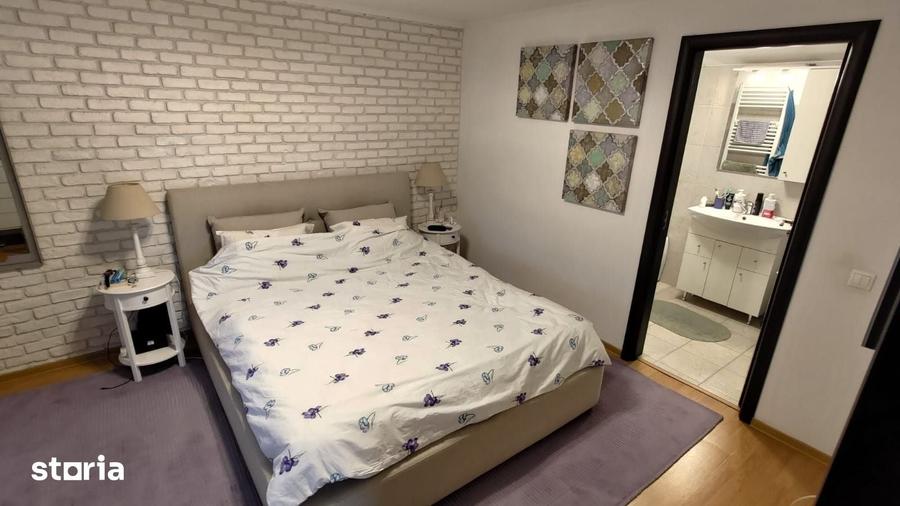 Casă decomandat cu Teren 300 Mp în Roșu