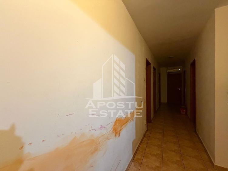 Apartament cu 4 camere decomandat, mobilat în Girocului