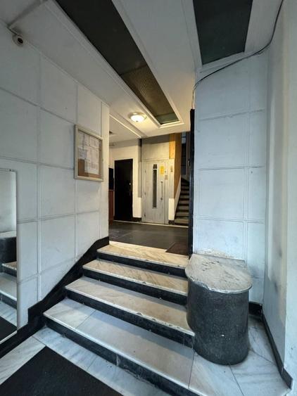 Apartament cu 3 camere semidecomandat în Victoriei