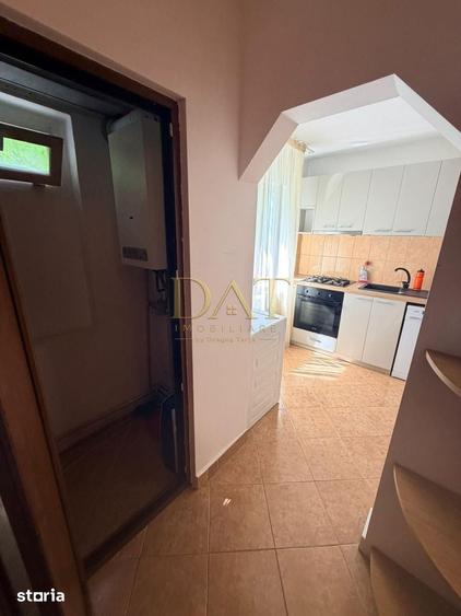 Apartament cu 3 camere semidecomandat în Central — fotografia 1