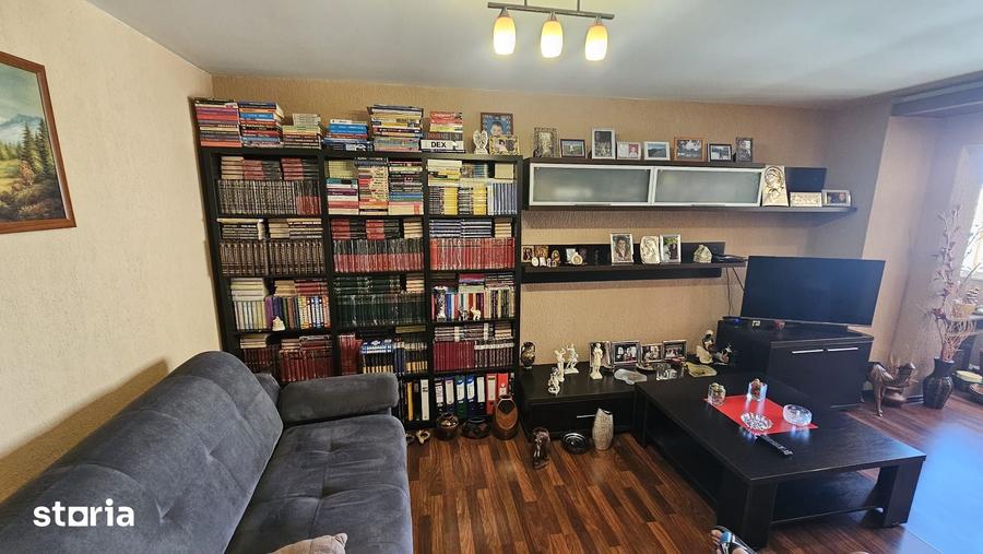 Apartament cu 3 camere decomandat în Găvana
