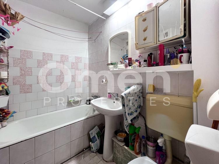 Apartament cu 3 camere decomandat, mobilat în Central