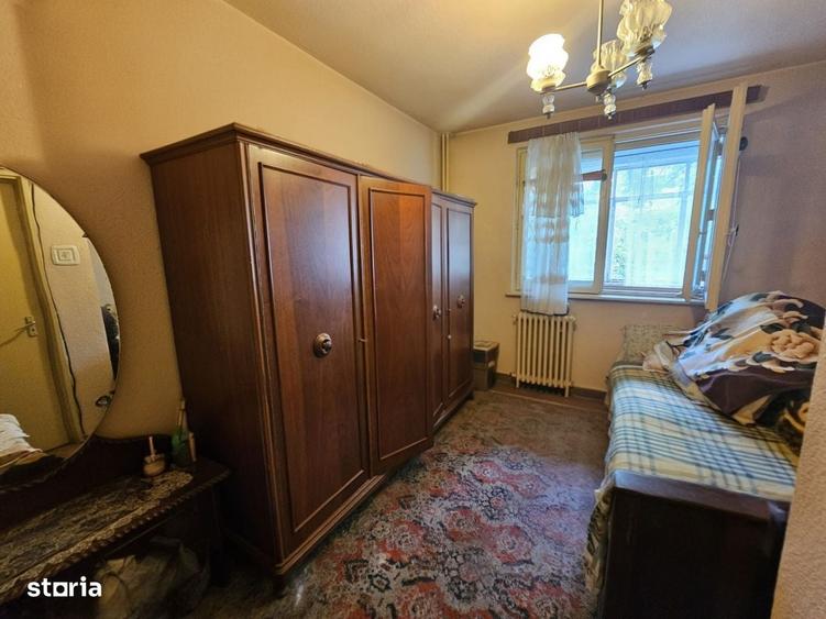 Apartament cu 3 camere semidecomandat în Giulești
