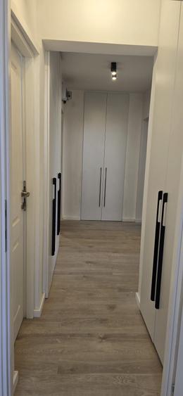 Apartament cu 3 camere decomandat în Titan