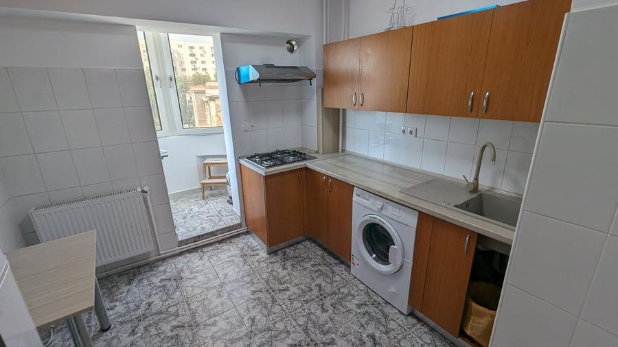 Garsonieră decomandată în Decebal