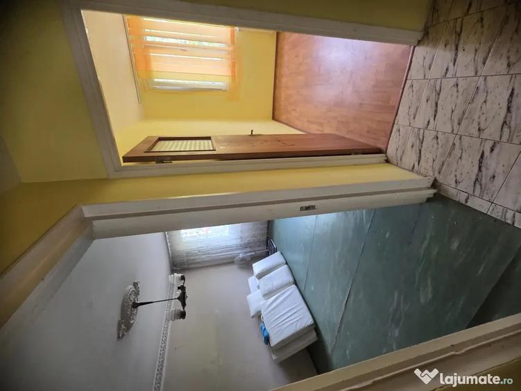 Apartament cu 3 camere semidecomandat în 1 Decembrie 1918