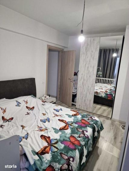 Apartament cu 3 camere semidecomandat în Fundeni