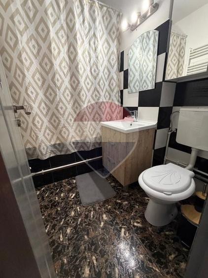 Apartament cu 2 camere semidecomandat în Central