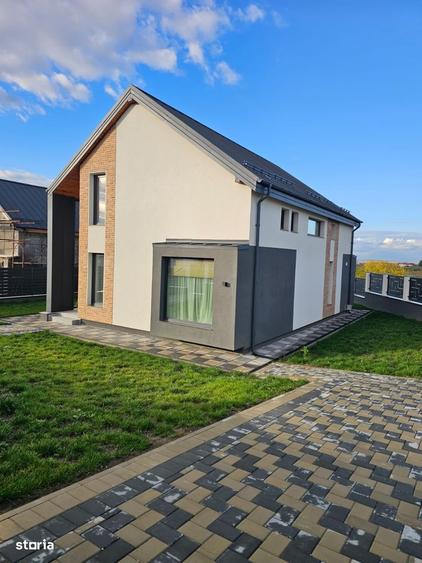Casă cu 4 camere cu Teren 700 Mp în Bârnova