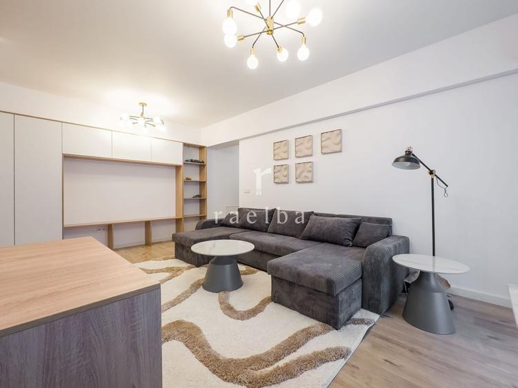 Apartament cu 3 camere semidecomandat, mobilat în Pipera