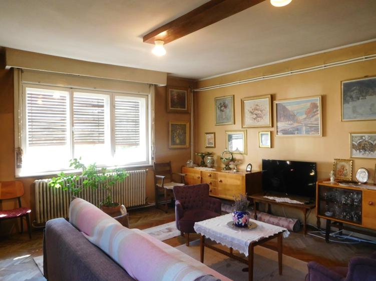 Apartament cu 5 camere decomandat în Central