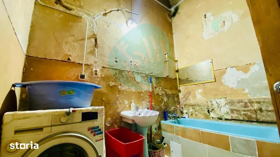 Casă cu 10 camere cu Teren 250 Mp în Timpuri Noi
