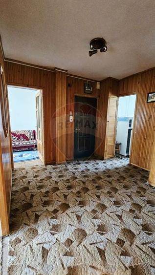 Apartament cu 4 camere decomandat, mobilat în Mărăței