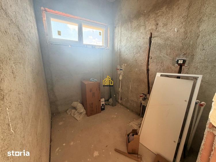 Casă cu 4 camere cu Teren 400 Mp în Domnești