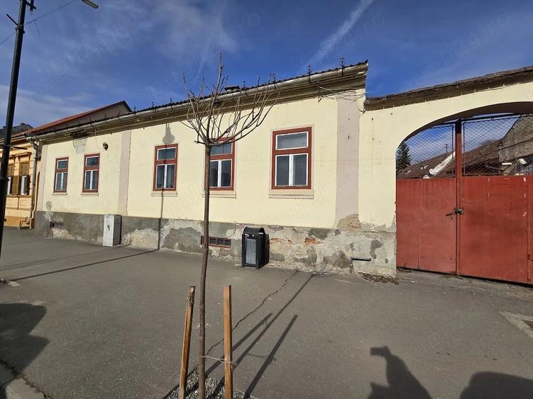 Casă cu Teren 2412 Mp în Ultracentral
