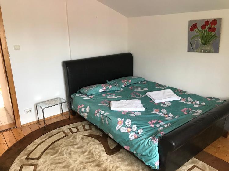Casă individuală cu 5 camere cu Teren 350 Mp în Central