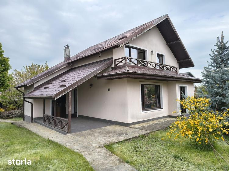Casă cu 4 camere cu Teren 457 Mp în Central