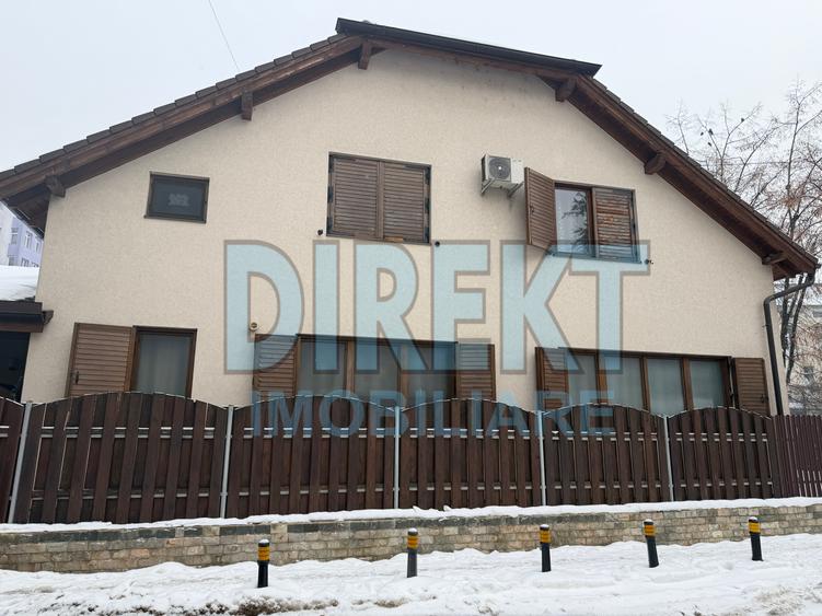 Casă individuală cu 6 camere cu Teren 500 Mp în Central