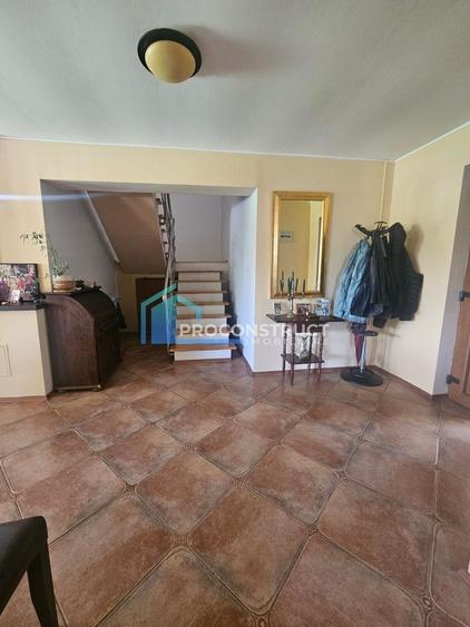 Casă individuală cu 9 camere cu Canalizare în Bogdăneștilor