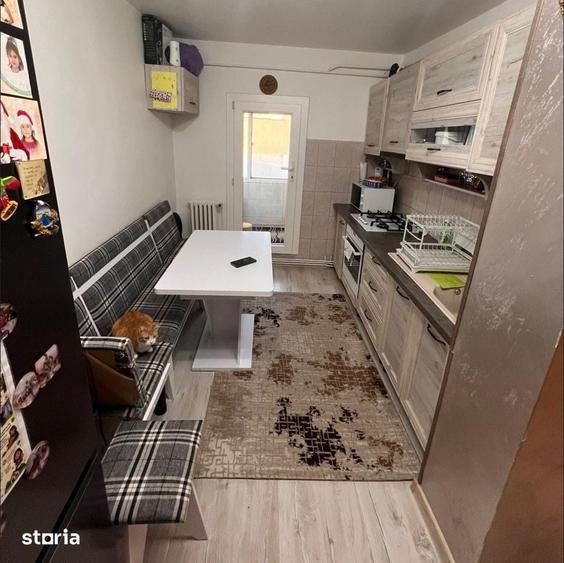 Apartament cu 3 camere decomandat în Canta