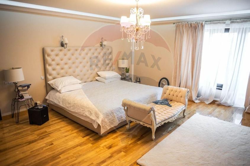 Casă individuală cu 6 camere cu Teren 2000 Mp în Șcheia