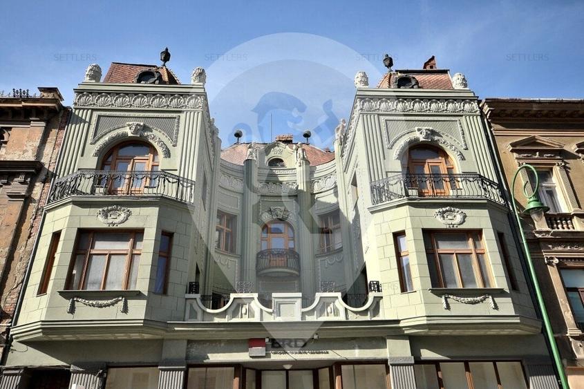 Casă individuală cu 7 camere cu Canalizare în Centrul Istoric