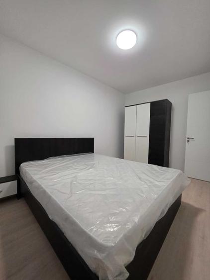 Apartament cu 3 camere semidecomandat în Colentina