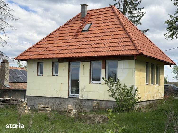 Casă cu 2 camere cu Teren 500 Mp în Crișeni