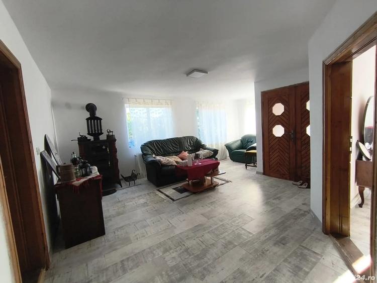 Casă cu 5 camere cu Teren 1560 Mp în Crasna