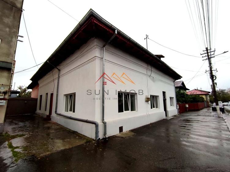 Duplex cu 4 camere cu Canalizare în Central