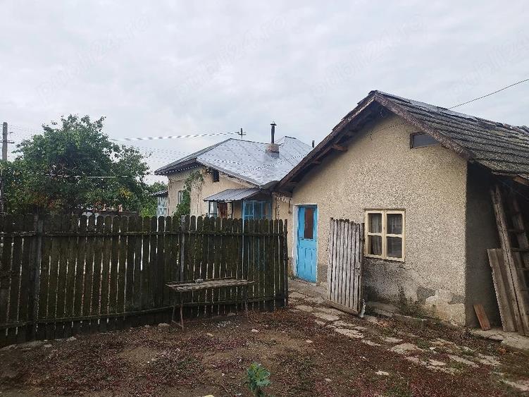 Casă cu Teren 4000 Mp în Calopăr