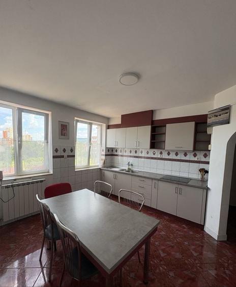 Apartament cu 4 camere decomandat în Central